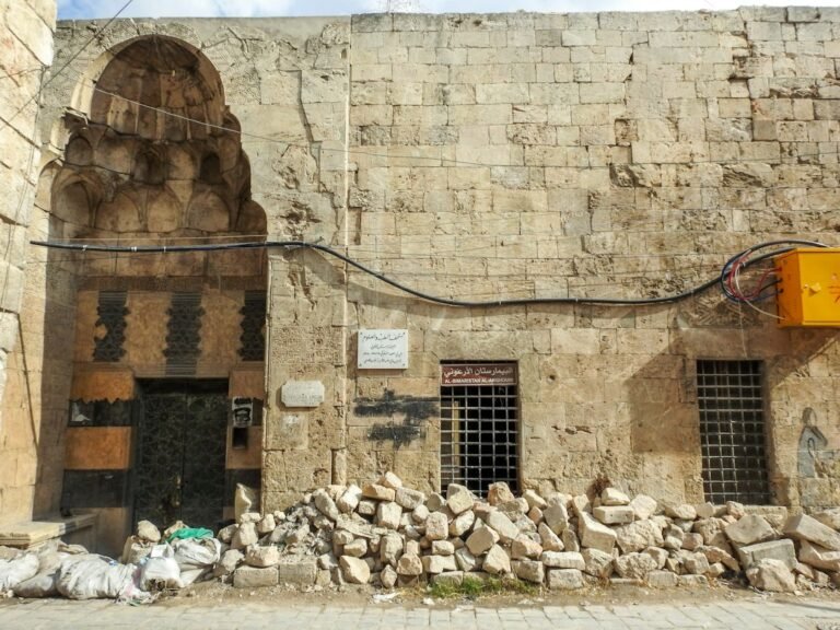 صورة تعبيرية لشارع ومبانٍ في مدينة سورية
